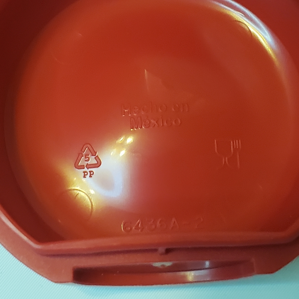 Tupperware Red Round Salt Shaker - Picture 5 of 13